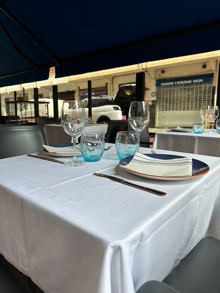 Mesa en la terraza del restaurante